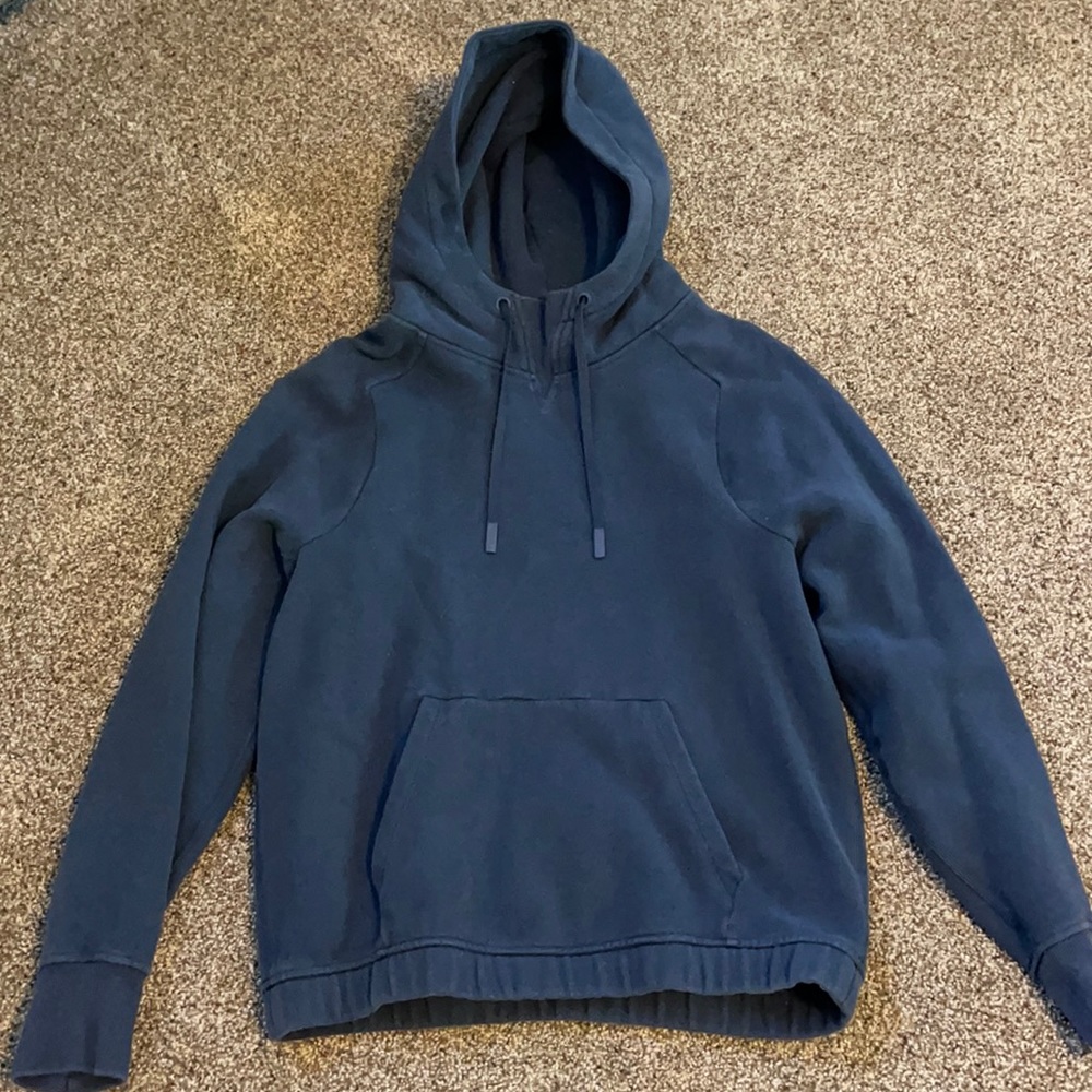 Lululemon women’s sweatshirt size 6